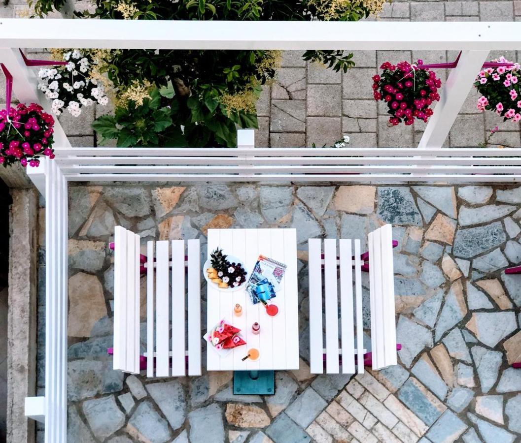 Family Hotel Haruni Ksamil Exterior photo