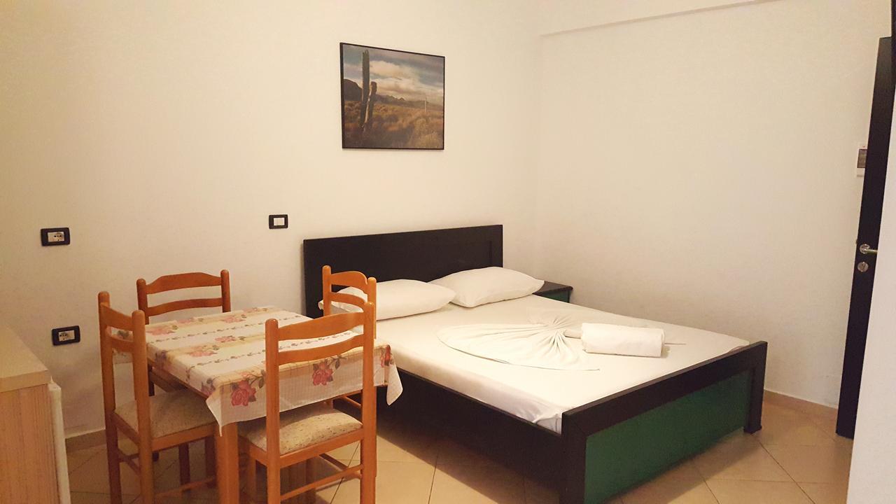 Family Hotel Haruni Ksamil Exterior photo